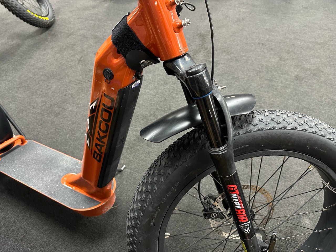 Timberwolf / Gloss Orange / 17.5ah / #3084