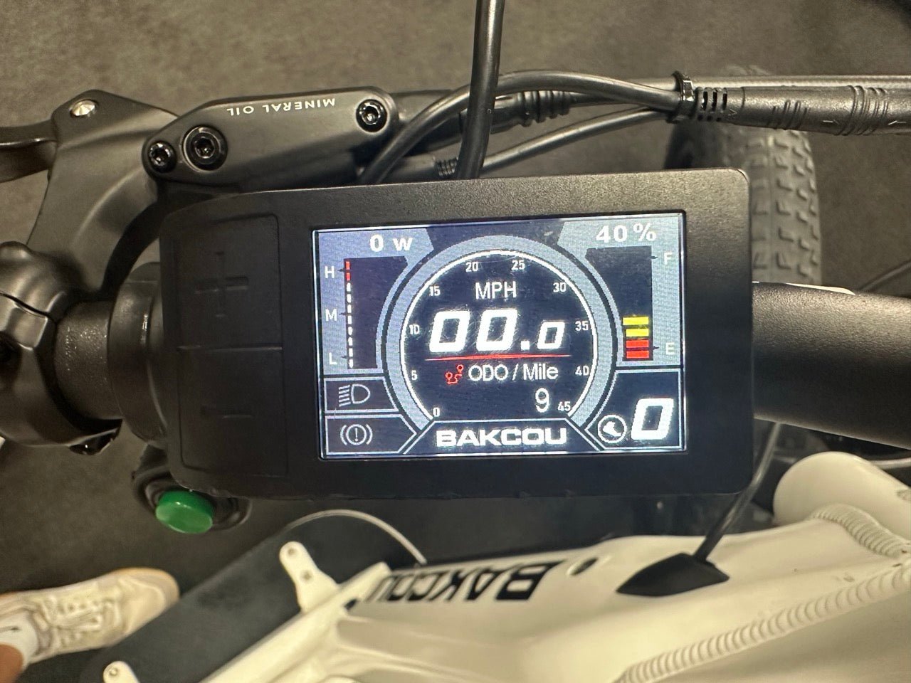 Grizzly / Gloss White / 21ah / #0029