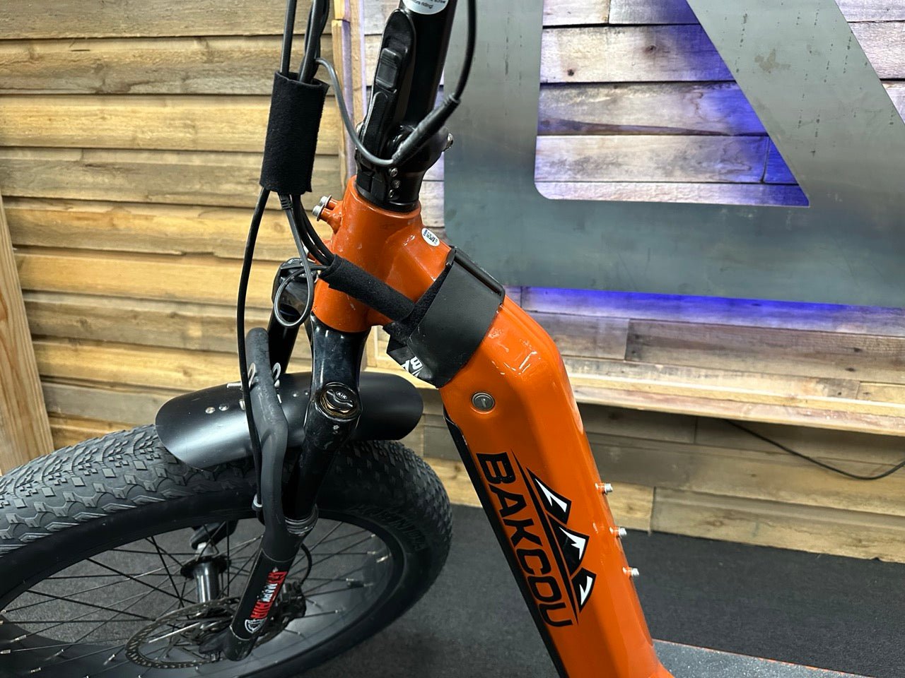 Timberwolf / Gloss Orange / 17.5ah / #3084